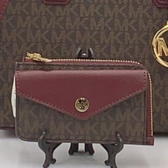 MICHAEL KORS JET SET TRAVEL SM CNR ZIP CARD HOLDER - Picture 3 of 15